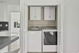 325 N Glenwood Pl, Burbank, CA 91506 - Photo 20