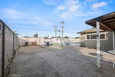 1320 White Lane, Bakersfield, CA 93307 - Photo 16