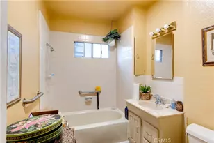 4929 S Gramercy Pl, Los Angeles, CA 90062 - Photo 22