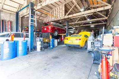 11717 Victory Boulevard, North Hollywood, CA 91606 - Photo 8