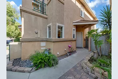 27626 Iris Place, Castaic, CA 91384 - Photo 2