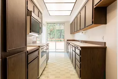 14530 Benefit Street #205, Sherman Oaks, CA 91403 - Photo 2