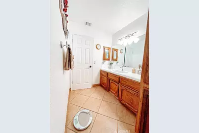 7851 Greenwood Avenue, California City, CA 93505 - Photo 20