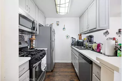 8601 International Avenue #265, Canoga Park, CA 91304 - Photo 2