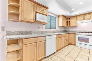 21821 Burbank, Woodland Hills, CA 91367 - Photo 14