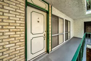 5315 Zelzah Ave, Encino, CA 91316 - Photo 2