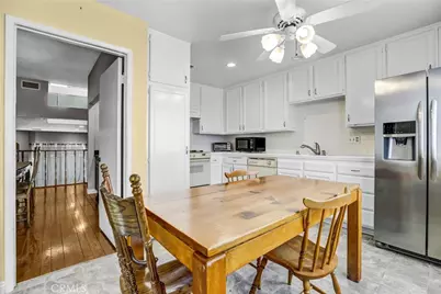 18242 Burbank Boulevard #8, Tarzana, CA 91356 - Photo 10