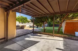 22020 Saticoy St, Canoga Park, CA 91303 - Photo 18