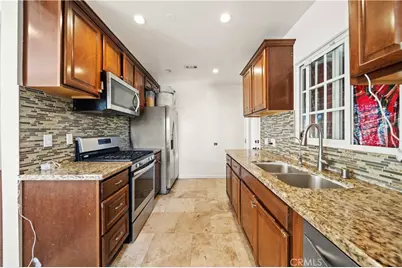 22020 Saticoy Street, Canoga Park, CA 91303 - Photo 10