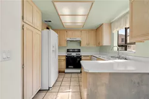 18117 Erik Ct, Canyon Country, CA 91387 - Photo 8