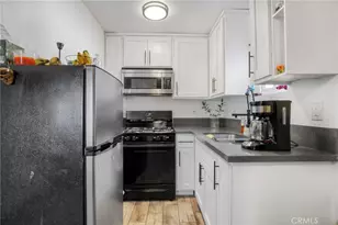 919 919 1/2 W 49th, Los Angeles, CA 90037 - Photo 20