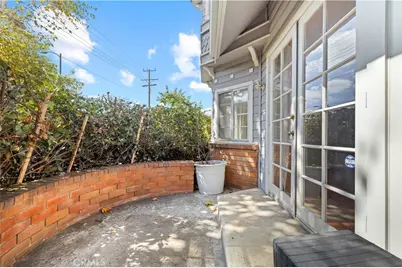 18135 Burbank Boulevard #3, Tarzana, CA 91356 - Photo 56