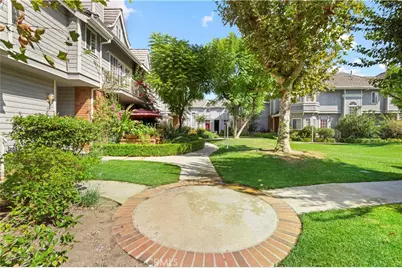 18135 Burbank Boulevard #3, Tarzana, CA 91356 - Photo 58