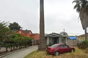226 E 105th St, Los Angeles, CA 90003 - Photo 1