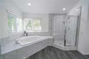 23678 White Oak Ct, Newhall, CA 91321 - Photo 22