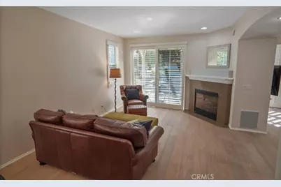 24600 Avignon, Valencia, CA 91355 - Photo 6