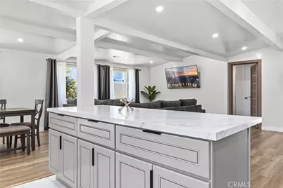 6535 Mary Ellen Avenue, Los Angeles, CA 91401 - Photo 4