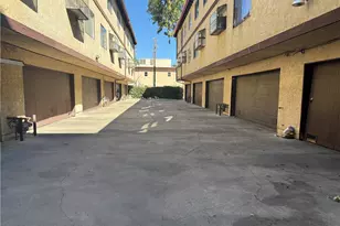 21930 Valerio St, Canoga Park, CA 91303 - Photo 12