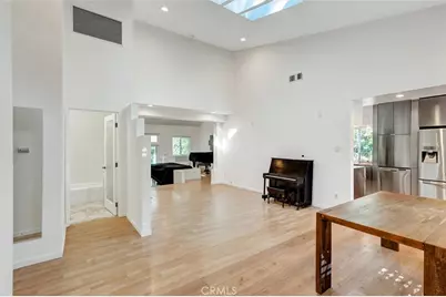 22037 Ybarra, Woodland Hills, CA 91364 - Photo 8