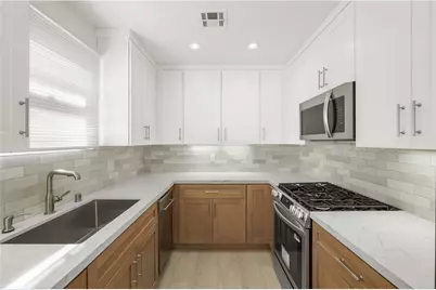 21018 Lull Street, Canoga Park, CA 91304 - Photo 4