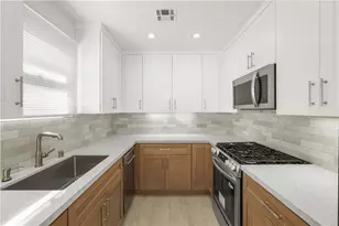 21018 Lull St, Canoga Park, CA 91304 - Photo 4