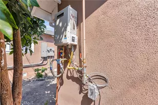 2621 Vineyard Ave, Los Angeles, CA 90016 - Photo 30
