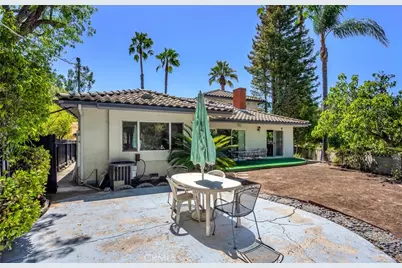 22051 Mulholland Way, Woodland Hills, CA 91364 - Photo 22