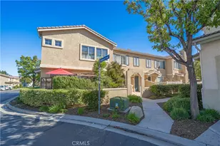 25405 Silver Crest Ct, Saugus, CA 91350 - Photo 2