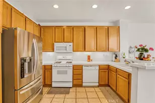 22754 Little Fall Ct, Saugus, CA 91350 - Photo 6