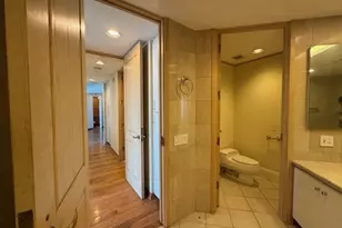 10490 Wilshire Blvd, Los Angeles, CA 90024 - Photo 22