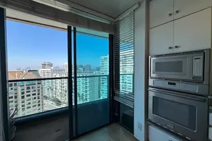 10490 Wilshire Blvd, Los Angeles, CA 90024 - Photo 12