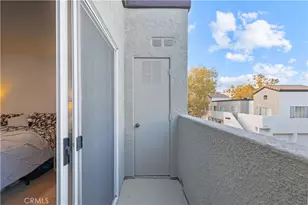 24474 Valle Del Oro, Newhall, CA 91321 - Photo 8