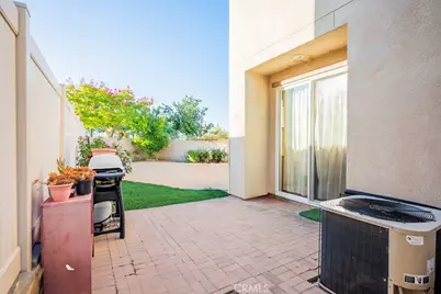 27117 Eden Court, Newhall, CA 91350 - Photo 32