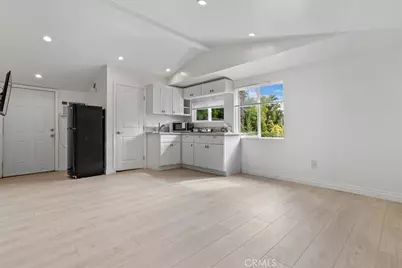 5718 Comanche Avenue, Woodland Hills, CA 91367 - Photo 2