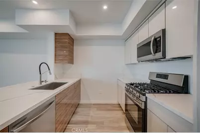 7018 Alabama Avenue #201, Canoga Park, CA 91303 - Photo 12