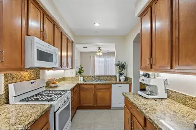 23868 Toscana Dr, Valencia, CA 91354 - Photo 16