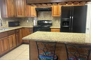 10023 Karmont Ave, South Gate, CA 90280 - Photo 8