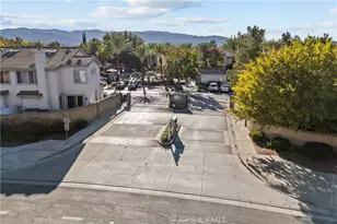 25412 Park Wood Ln, Saugus, CA 91350 - Photo 30