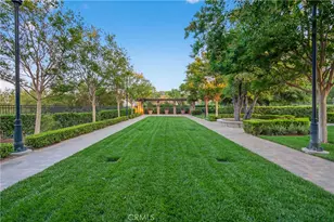 26812 Peppertree Dr, Valencia, CA 91381 - Photo 32