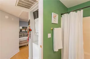 7045 Woodley Ave, Van Nuys, CA 91406 - Photo 16