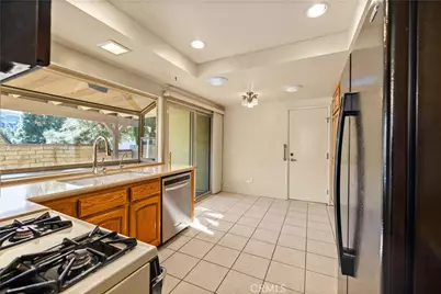 26562 Cardwick Court, Newhall, CA 91321 - Photo 8