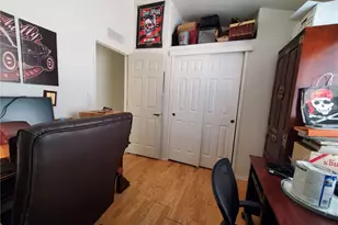 20042 Canyon View Dr, Canyon Country, CA 91351 - Photo 16