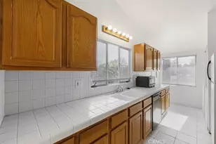 20447 Oxnard St, Woodland Hills, CA 91367 - Photo 6