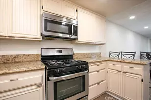 26922 Flo, Canyon Country, CA 91351 - Photo 6