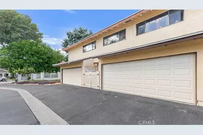 8060 Canby Avenue #2, Reseda, CA 91335 - Photo 18