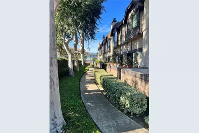19230 Wyandotte #14, Reseda, CA 91335 - Photo 2