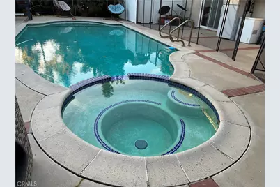 19046 Friar St, Tarzana, CA 91335 - Photo 2