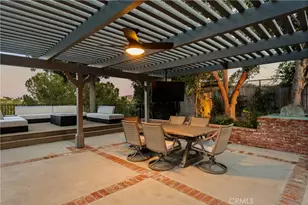 22370 Algunas Rd, Woodland Hills, CA 91364 - Photo 28