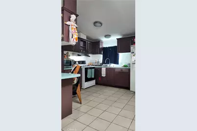 7560 Woodman Pl #72, Van Nuys, CA 91405 - Photo 4