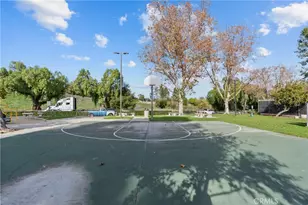 25736 Player Dr, Valencia, CA 91355 - Photo 40